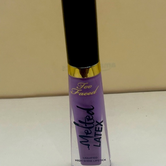 Too faced melted latex - Picture 1 of 2